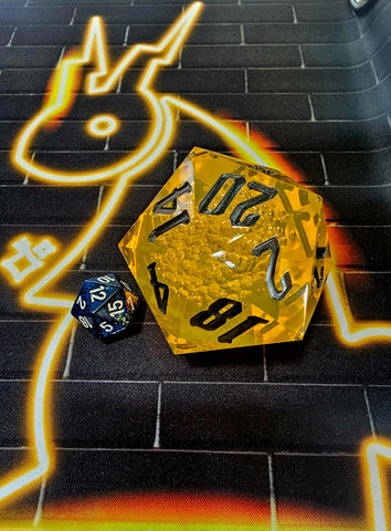 Dados D20.  Amarillo